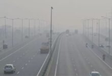 Ghaziabad Weather: गाज़ियाबाद में तापमान 6.8 डिग्री ठंड और भारी कोहरे के साथ AQI 460 पहुंचा खतरनाक लाल जोन में