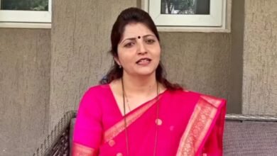 अशोक खरात कनेक्शन पर ईडी का शिकंजा, रूपाली चाकणकर से गहन पूछताछ